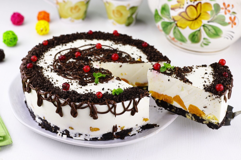 Йогуртовый торт простой без выпечки