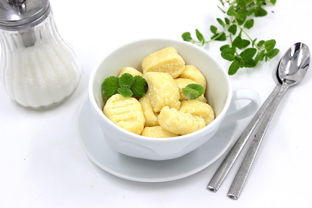 Вкусные ленивые вареники: заготовка из творога