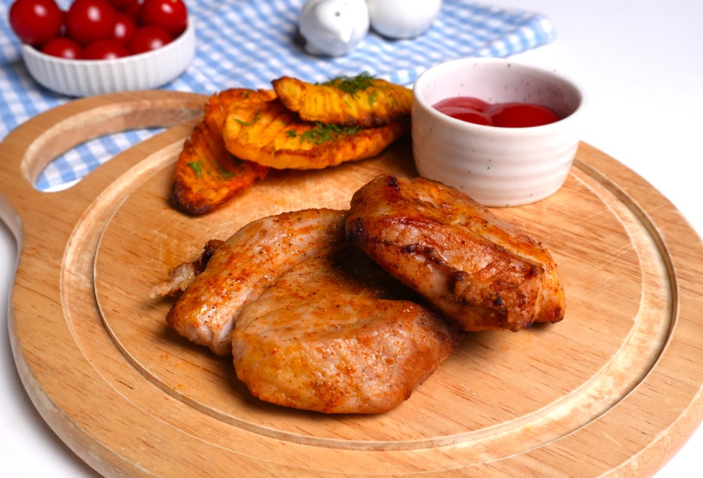 Сочный стейк из свинины в аэрогриле