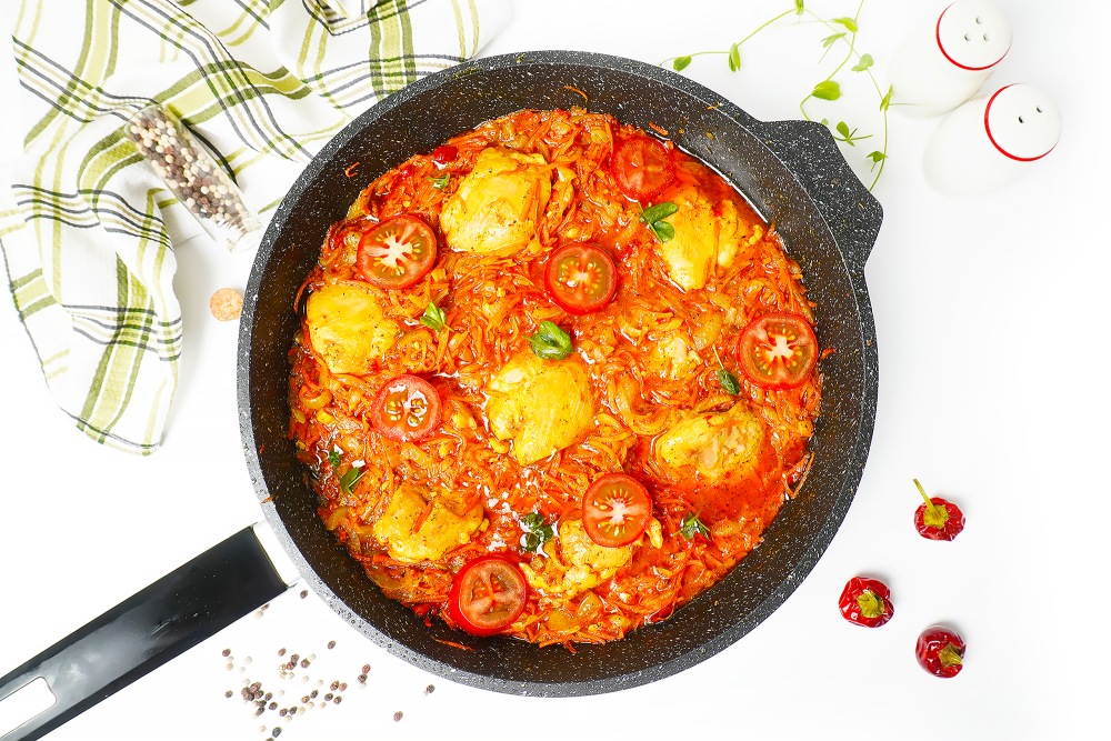 Курица с морковью и луком тушеная