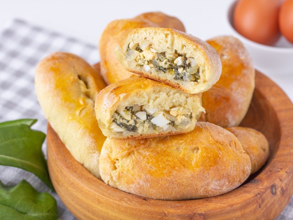 Пирожки с щавелем и яйцом в духовке