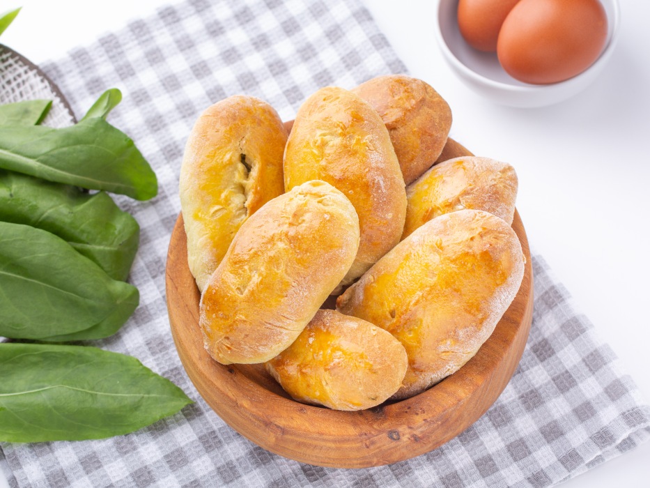 Пирожки с щавелем и яйцом в духовке