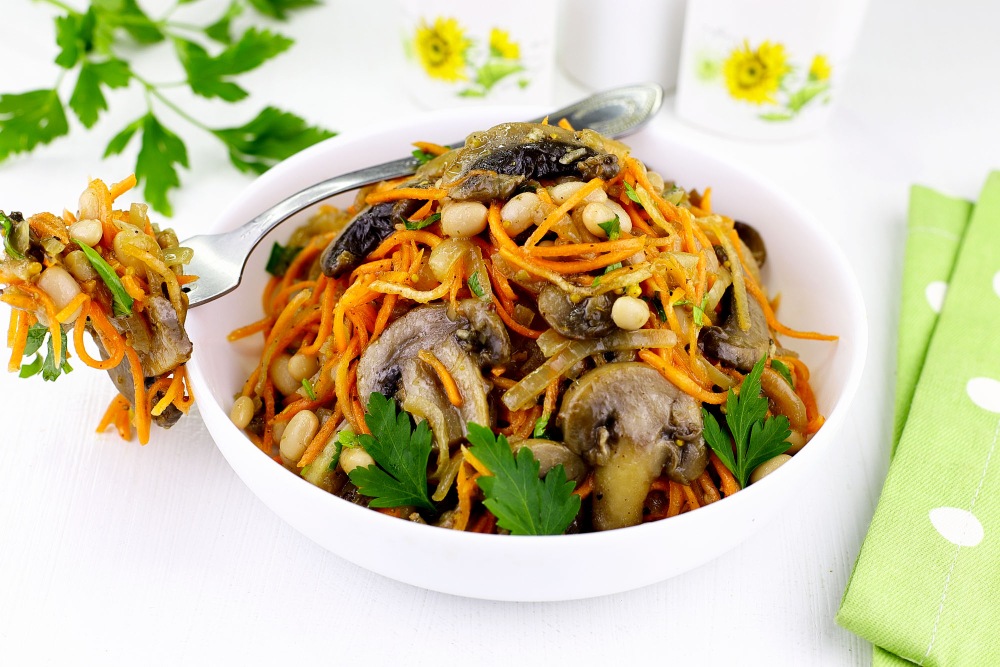Салат с грибами и корейской морковью