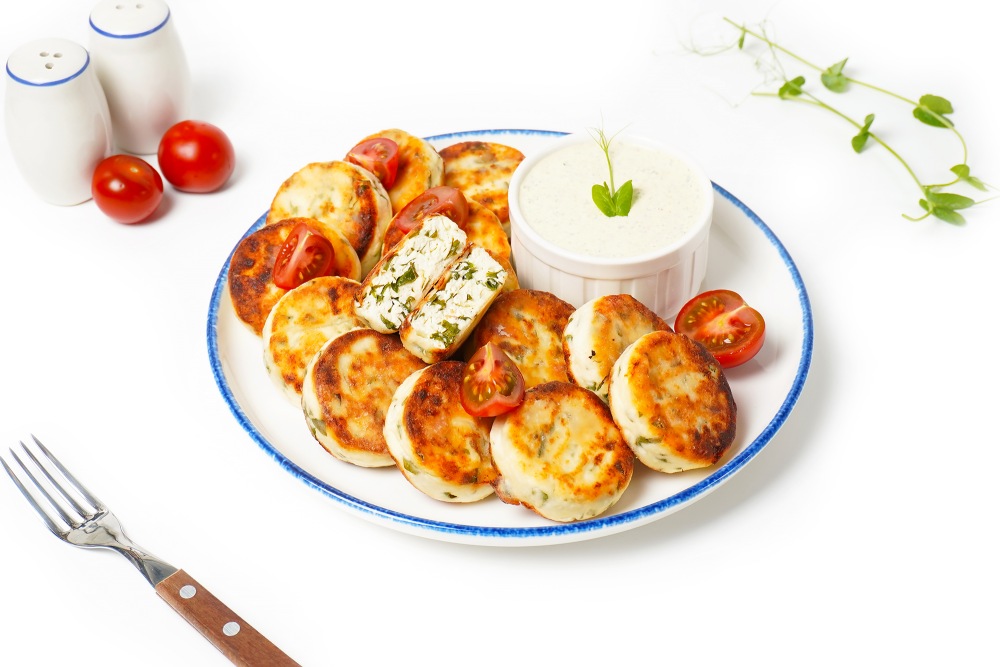 Сырники со шпинатом: заготовка из творога