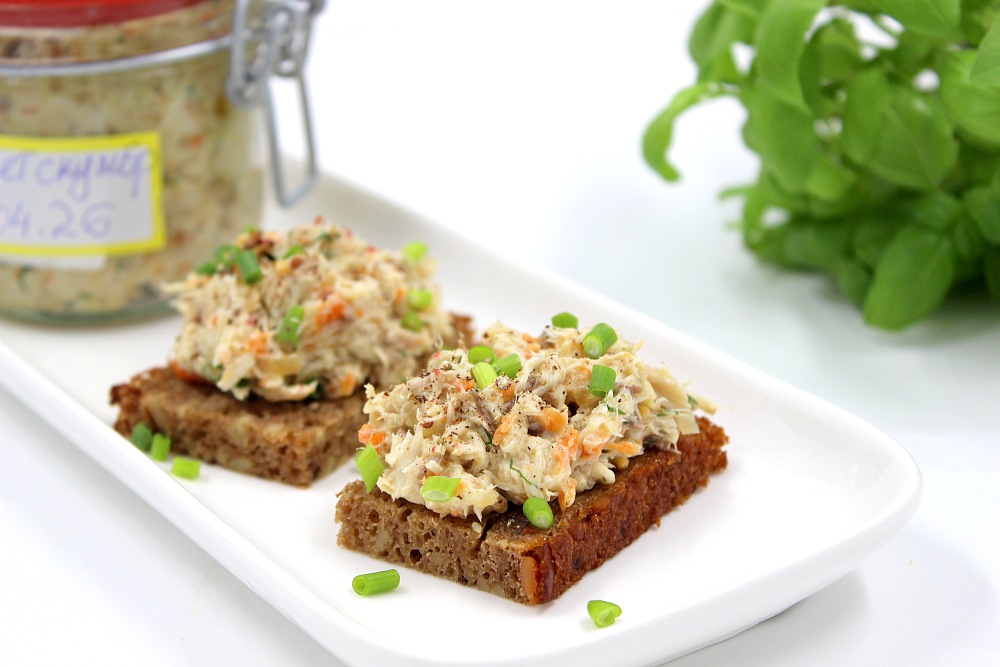 Заготовки впрок: риет из скумбрии