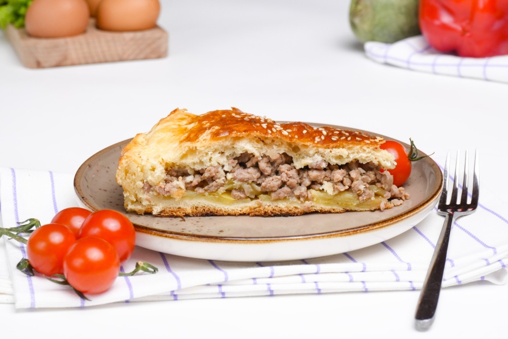 Слоеный пирог с фаршем и картошкой