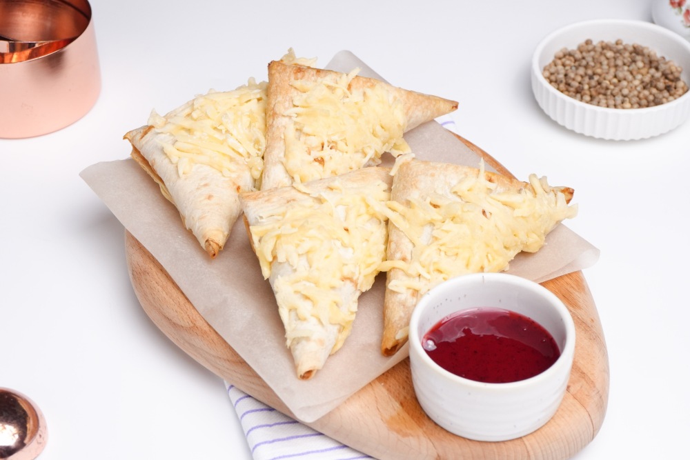 Треугольники из лаваша с фаршем: заготовка в морозилку