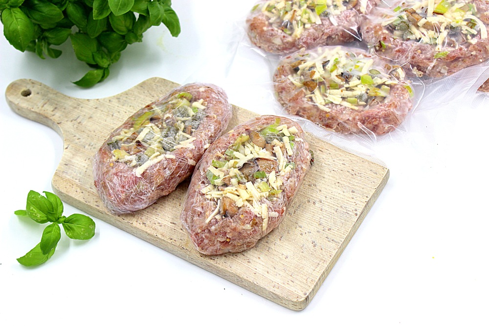 Лодочки из фарша с начинкой: заготовки впрок