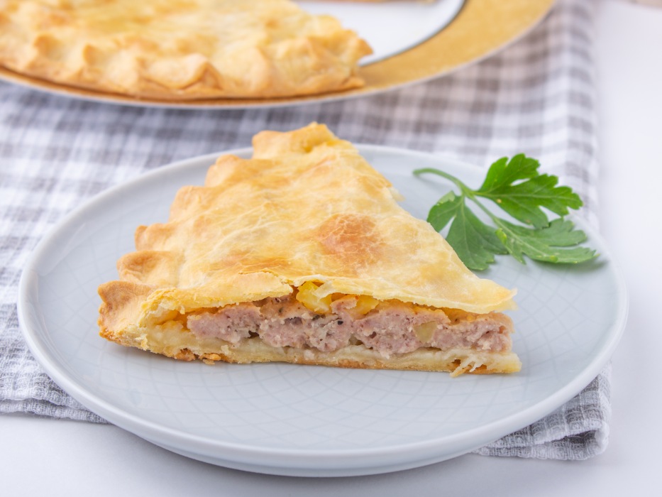 Пирог с картошкой и фаршем