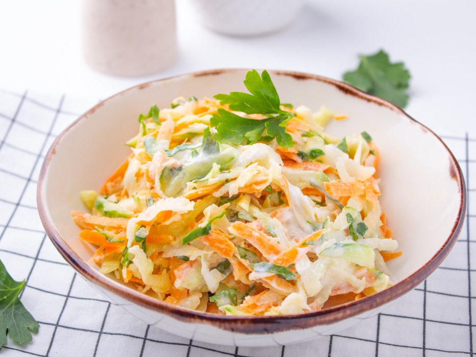 Салат из редьки и моркови с майонезом
