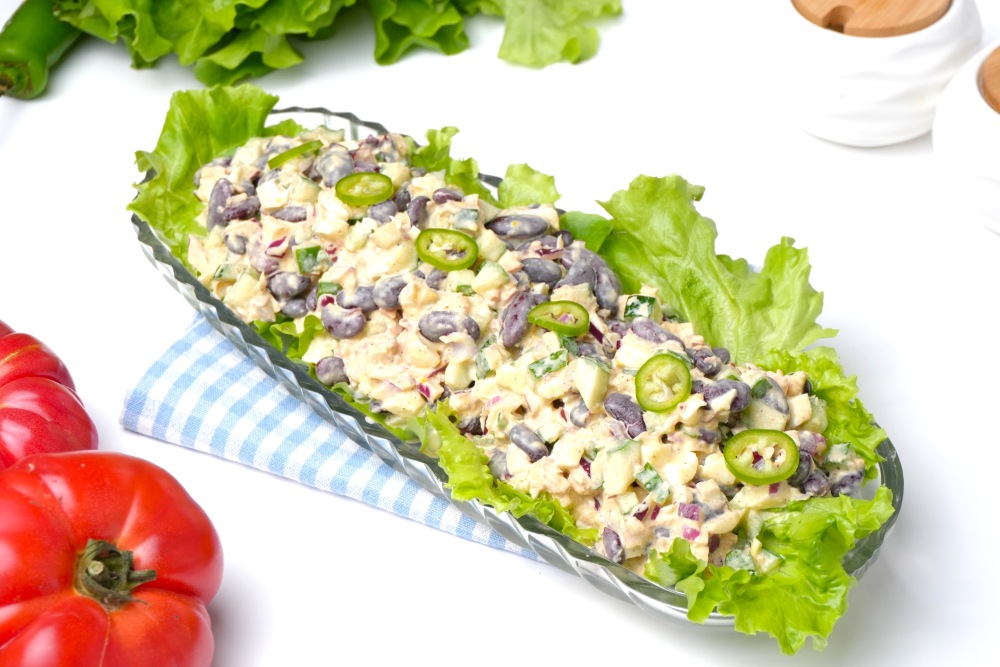 Салат с тунцом, фасолью и яйцами