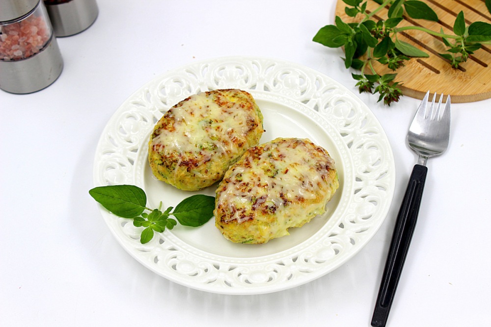 Куриные котлеты с брокколи в духовке