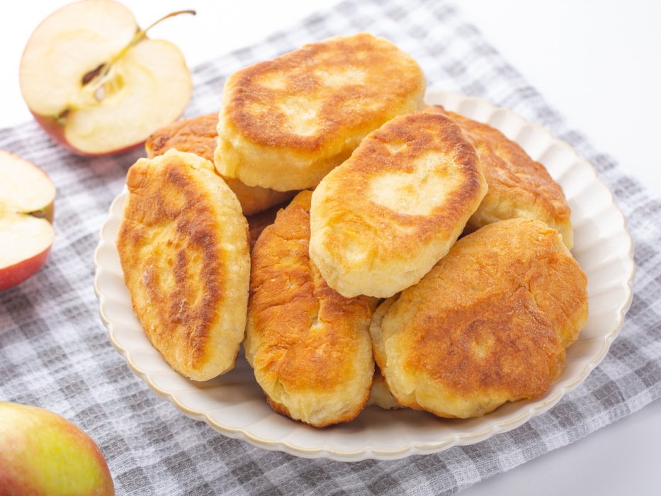 Пирожки с творогом и яблоком