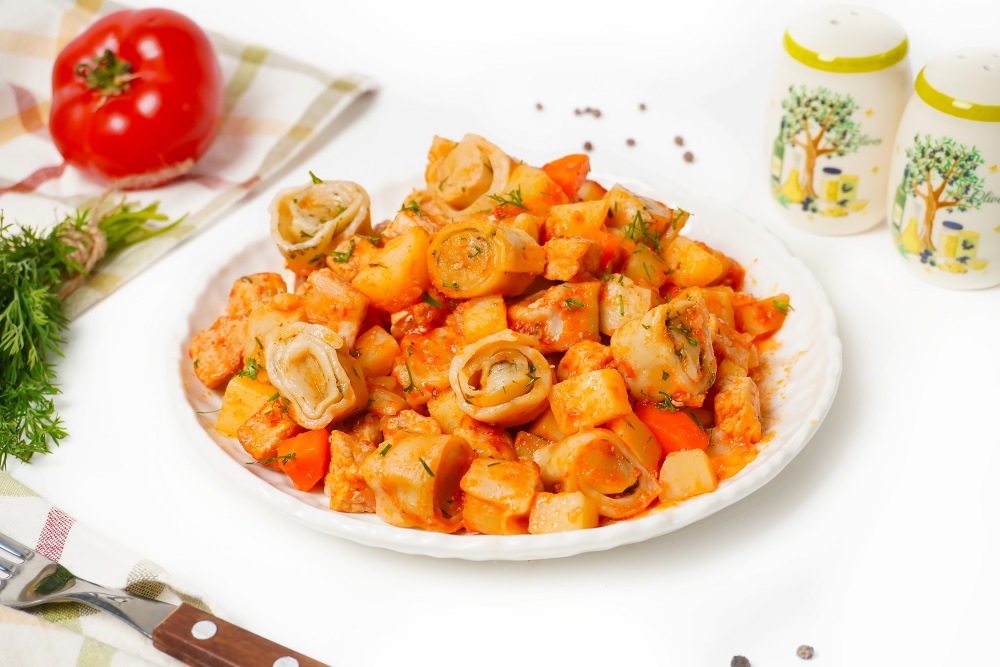 Штрудли с картофелем и мясом на сковороде