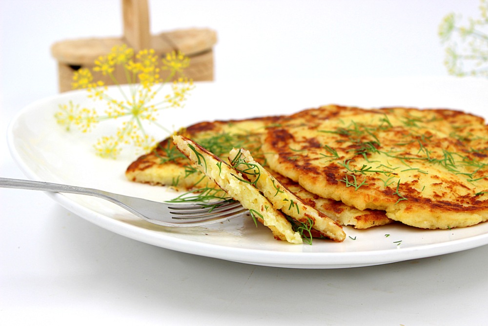 Картофельные лепешки на сковороде с сыром