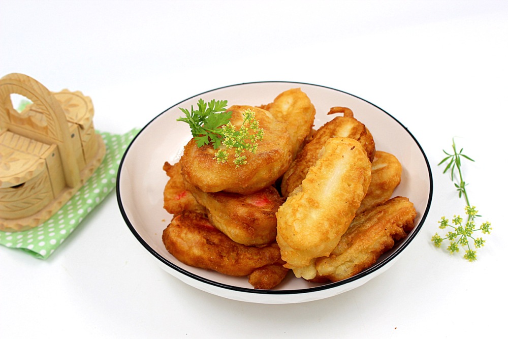 Крабовые палочки в кляре на сковороде с сыром