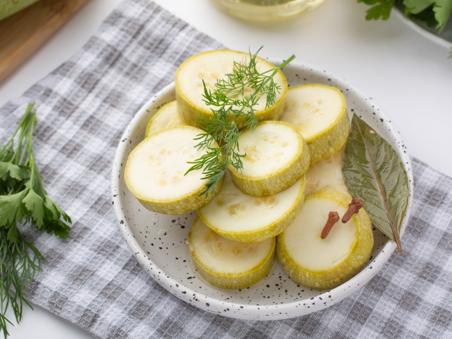 Маринованные кабачки на зиму в банках хрустящие