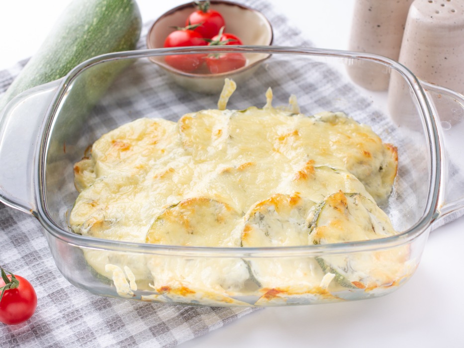 Кабачки в сметане в духовке: нежные под сырной корочкой