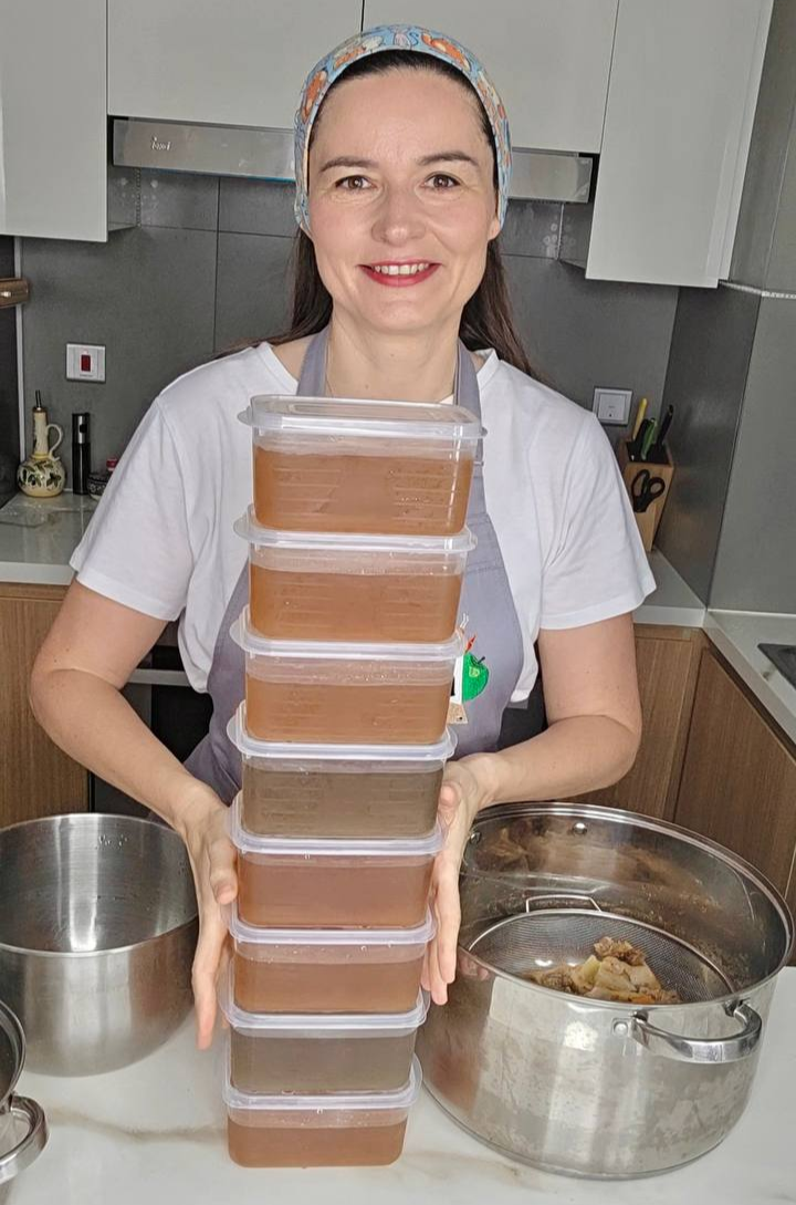 аккуратные контейнеры с заготовками для еды
