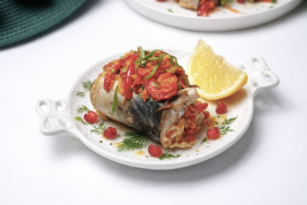 Праздничные рулетики из скумбрии в духовке