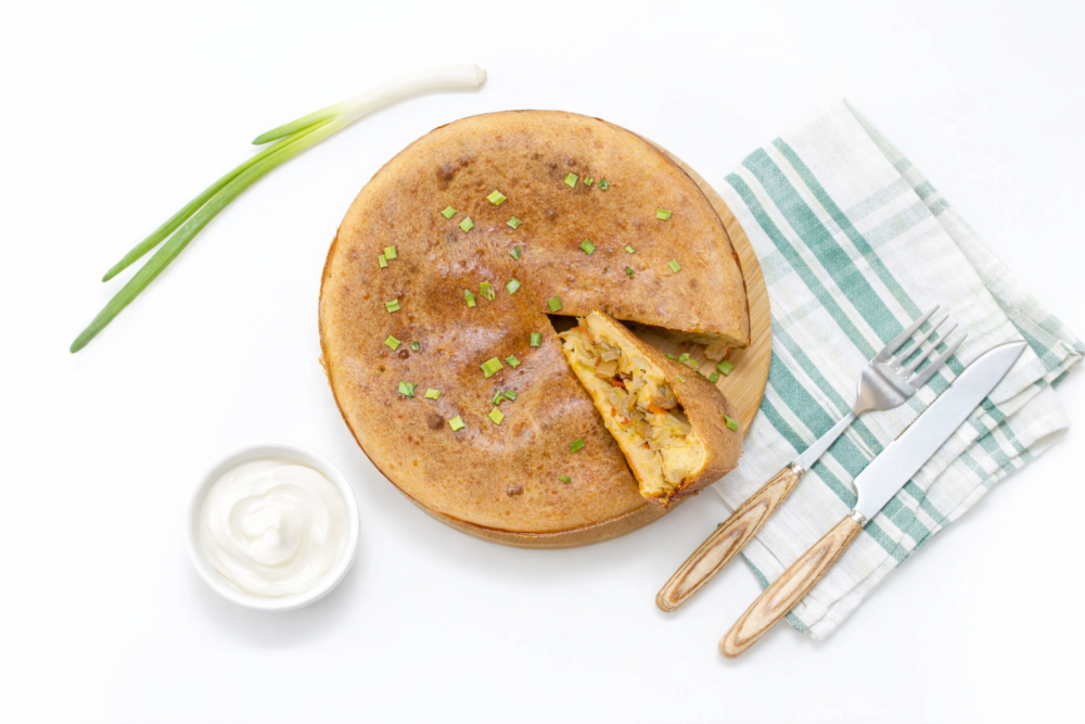 Классический заливной пирог с капустой на сметане